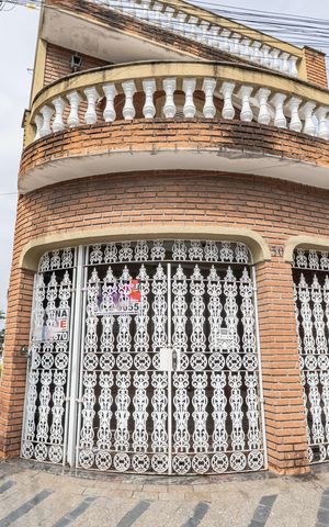 Casa à venda com 180m², 3 quartos e 2 vagasFachada