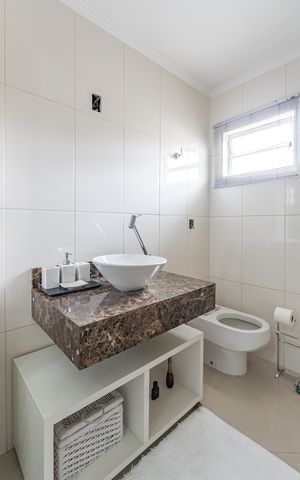Casa à venda com 180m², 3 quartos e 2 vagasBanheiro da Suíte