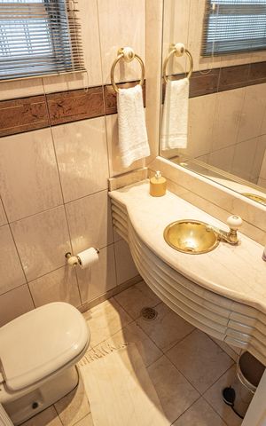 Casa à venda com 180m², 3 quartos e 2 vagasLavabo