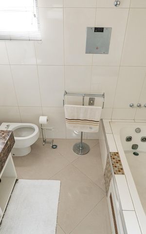 Casa à venda com 180m², 3 quartos e 2 vagasBanheiro da Suíte