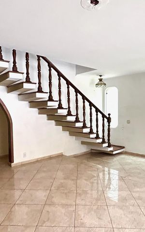 Casa para alugar com 270m², 3 quartos e 5 vagas Casa para alugar com 270m², 3 quartos e 5 vagasSala