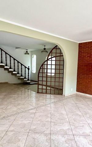Casa para alugar com 270m², 3 quartos e 5 vagas Casa para alugar com 270m², 3 quartos e 5 vagasSala