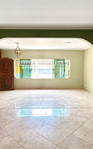 Casa para alugar com 270m², 3 quartos e 5 vagas Casa para alugar com 270m², 3 quartos e 5 vagasSala