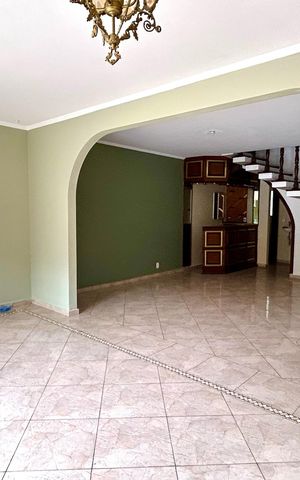 Casa para alugar com 270m², 3 quartos e 5 vagas Casa para alugar com 270m², 3 quartos e 5 vagasSala