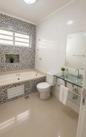 Casa para alugar com 330m², 4 quartos e sem vaga Casa para alugar com 330m², 4 quartos e sem vagaBanheiro