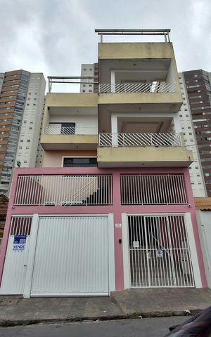 Casa à venda com 600m², 4 quartos e 4 vagas Casa à venda com 600m², 4 quartos e 4 vagasFachada