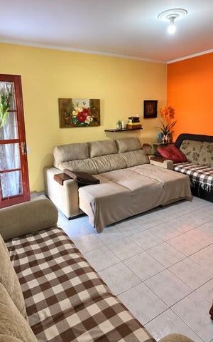 Casa à venda com 117m², 3 quartos e 3 vagas Casa à venda com 117m², 3 quartos e 3 vagasSala