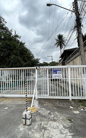 Casa à venda com 350m², 2 quartos e 1 vagaFachada + placa