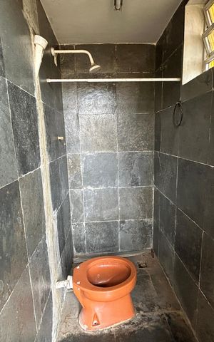 Casa à venda com 350m², 2 quartos e 1 vagaBanheiro de serviço
