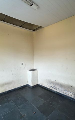 Casa à venda com 350m², 2 quartos e 1 vagaQuarto de Serviço