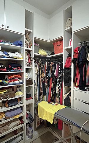 Casa à venda com 350m², 2 quartos e 1 vagaCloset