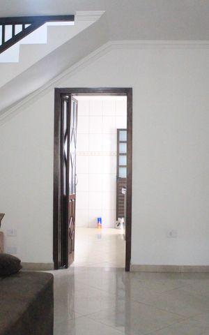 Casa à venda com 70m², 4 quartos e 2 vagasSala