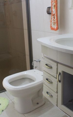 Casa à venda com 70m², 4 quartos e 2 vagasBanheiro da Suíte