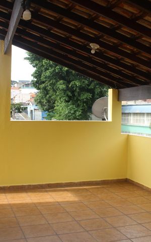 Casa à venda com 70m², 4 quartos e 2 vagasVaranda
