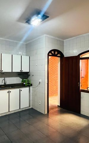 Casa para alugar com 200m², 3 quartos e 3 vagas