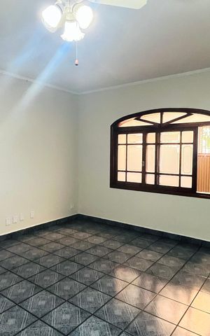Casa para alugar com 200m², 3 quartos e 3 vagas