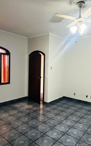Casa para alugar com 200m², 3 quartos e 3 vagas
