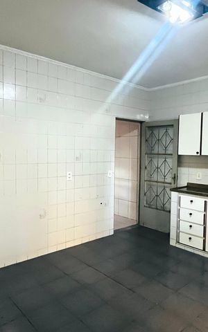 Casa para alugar com 200m², 3 quartos e 3 vagas