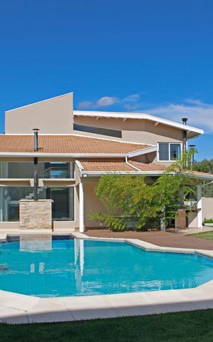 Casa de condomínio para alugar com 1050m², 3 quartos e 6 vagasPiscina