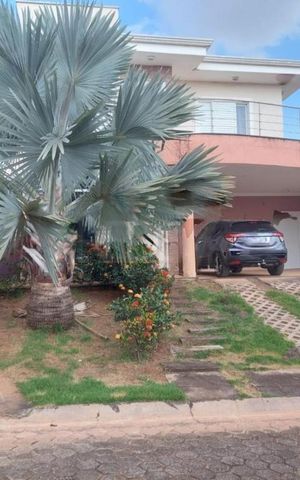 Casa de condomínio para alugar com 250m², 4 quartos e 4 vagas