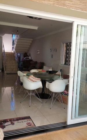 Casa de condomínio para alugar com 250m², 4 quartos e 4 vagas