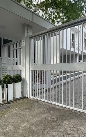 Casa de condomínio à venda com 165m², 3 quartos e 2 vagasFachada