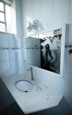 Apartamento para alugar com 63m², 2 quartos e sem vagaBanheiro