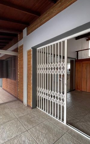Casa para alugar com 110m², 2 quartos e 5 vagas