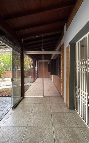 Casa para alugar com 110m², 2 quartos e 5 vagas