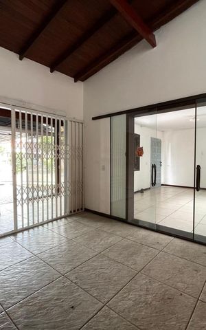 Casa para alugar com 110m², 2 quartos e 5 vagas
