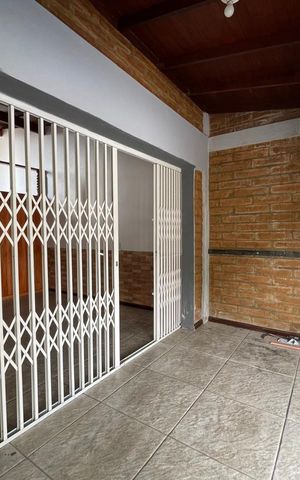 Casa para alugar com 110m², 2 quartos e 5 vagas