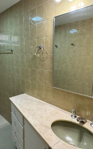 Apartamento para alugar com 227m², 4 quartos e 2 vagasBanheiro do Quarto 1