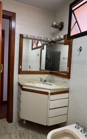Apartamento para alugar com 280m², 4 quartos e 2 vagas Apartamento para alugar com 280m², 4 quartos e 2 vagasBanheiro da Suíte 2