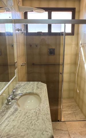 Apartamento para alugar com 280m², 4 quartos e 2 vagas Apartamento para alugar com 280m², 4 quartos e 2 vagasBanheiro da Suíte 1
