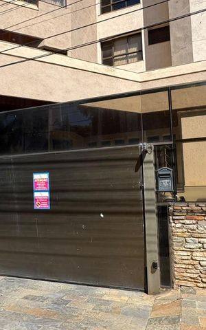Apartamento para alugar com 280m², 4 quartos e 2 vagas Apartamento para alugar com 280m², 4 quartos e 2 vagasFachada