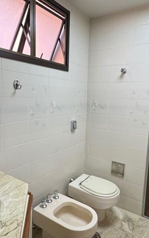 Apartamento para alugar com 280m², 4 quartos e 2 vagas Apartamento para alugar com 280m², 4 quartos e 2 vagasBanheiro da Suíte 2