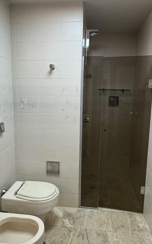 Apartamento para alugar com 280m², 4 quartos e 2 vagas Apartamento para alugar com 280m², 4 quartos e 2 vagasBanheiro da Suíte 2