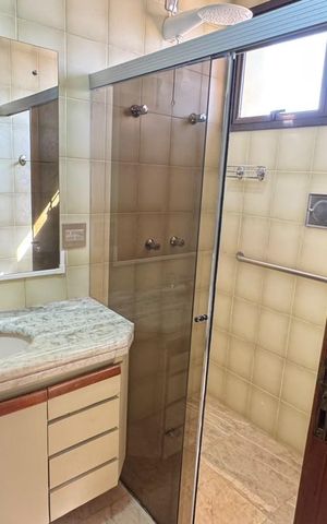 Apartamento para alugar com 280m², 4 quartos e 2 vagas Apartamento para alugar com 280m², 4 quartos e 2 vagasBanheiro da Suíte 1