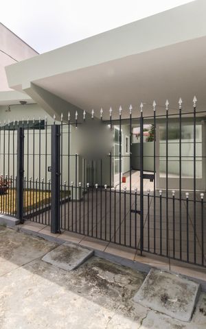Casa para alugar com 60m², 2 quartos e 2 vagas Casa para alugar com 60m², 2 quartos e 2 vagasFachada