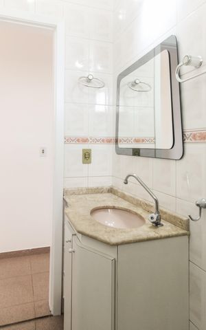 Casa para alugar com 60m², 2 quartos e 2 vagas Casa para alugar com 60m², 2 quartos e 2 vagasBanheiro Social