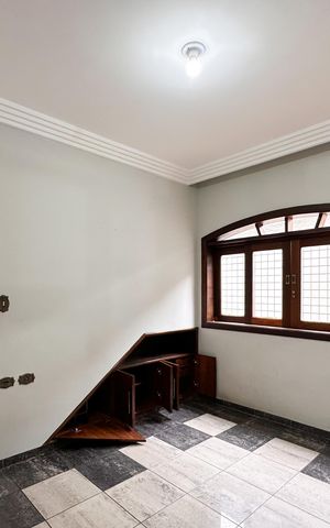 Casa para alugar com 300m², 4 quartos e 2 vagas Casa para alugar com 300m², 4 quartos e 2 vagasCopa
