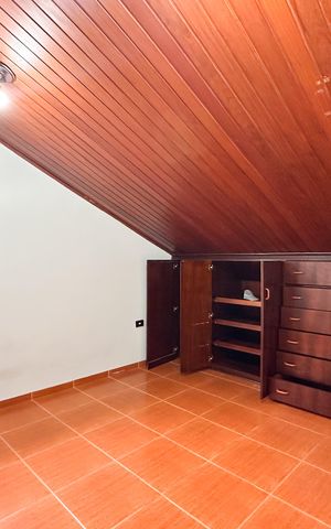 Casa para alugar com 300m², 4 quartos e 2 vagas Casa para alugar com 300m², 4 quartos e 2 vagasSótão