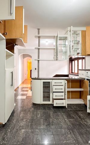 Casa para alugar com 300m², 4 quartos e 2 vagas Casa para alugar com 300m², 4 quartos e 2 vagasCozinha