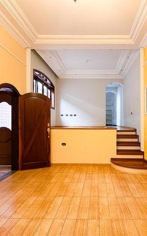 Casa para alugar com 300m², 4 quartos e 2 vagas