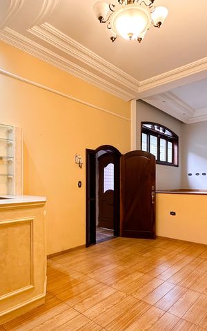 Casa para alugar com 300m², 4 quartos e 2 vagas Casa para alugar com 300m², 4 quartos e 2 vagasSala