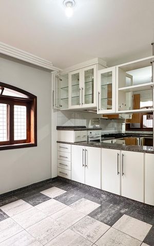 Casa para alugar com 300m², 4 quartos e 2 vagas Casa para alugar com 300m², 4 quartos e 2 vagasCopa
