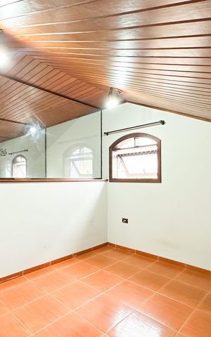 Casa para alugar com 300m², 4 quartos e 2 vagas Casa para alugar com 300m², 4 quartos e 2 vagasSótão