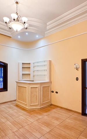 Casa para alugar com 300m², 4 quartos e 2 vagas Casa para alugar com 300m², 4 quartos e 2 vagasSala