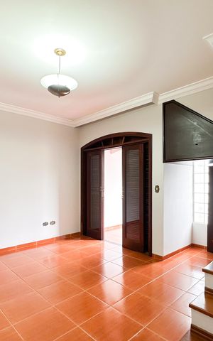 Casa para alugar com 300m², 4 quartos e 2 vagas Casa para alugar com 300m², 4 quartos e 2 vagasSue