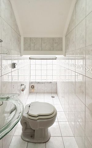 Casa para alugar com 300m², 4 quartos e 2 vagas Casa para alugar com 300m², 4 quartos e 2 vagasLavabo